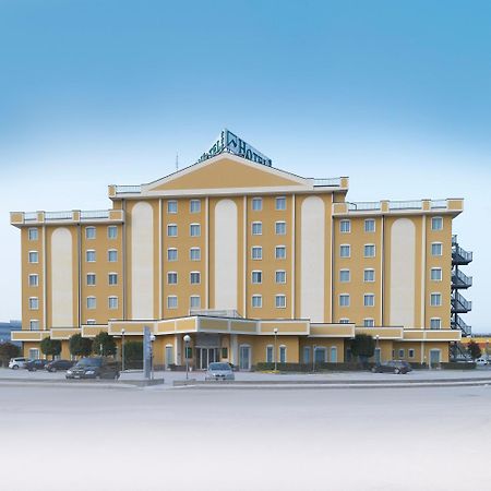 Piramidi Hotel توري دي كوارتيسولو المظهر الخارجي الصورة