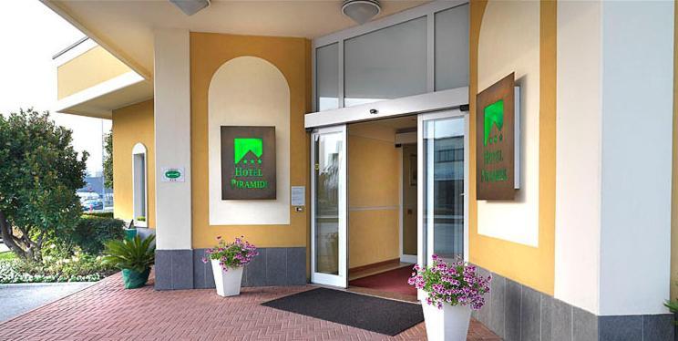 Piramidi Hotel توري دي كوارتيسولو المظهر الخارجي الصورة