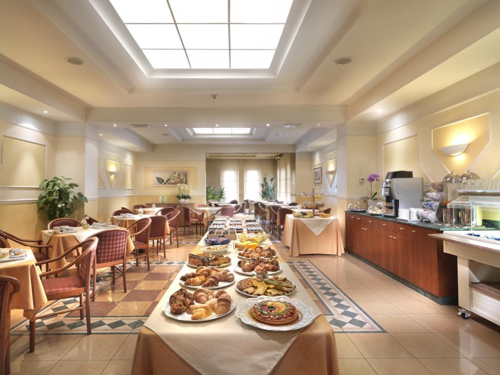 Piramidi Hotel توري دي كوارتيسولو المظهر الخارجي الصورة