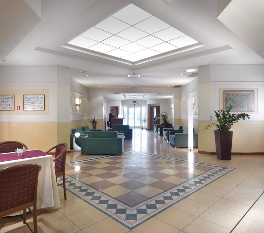 Piramidi Hotel توري دي كوارتيسولو المظهر الخارجي الصورة